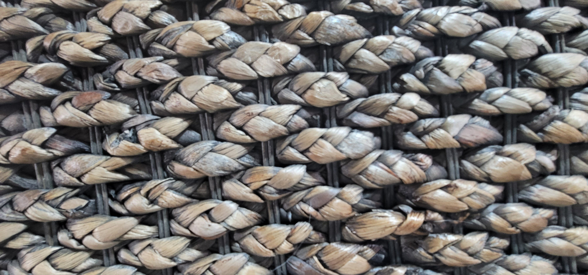 detail view of banana leaf weaving 